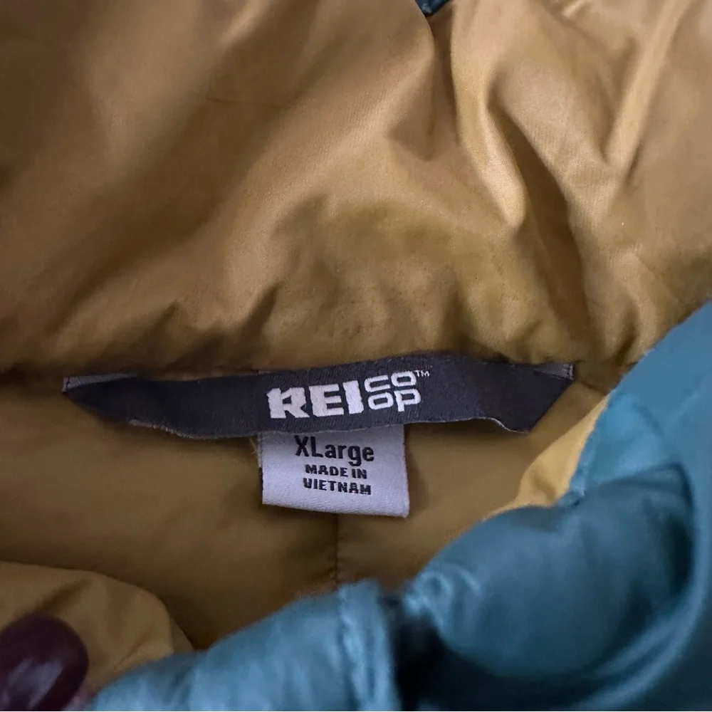 REI COOP Men's Down Puffer Vest Layer Hiking Warm Preppy Green Gold XL - Picture 2 of 8